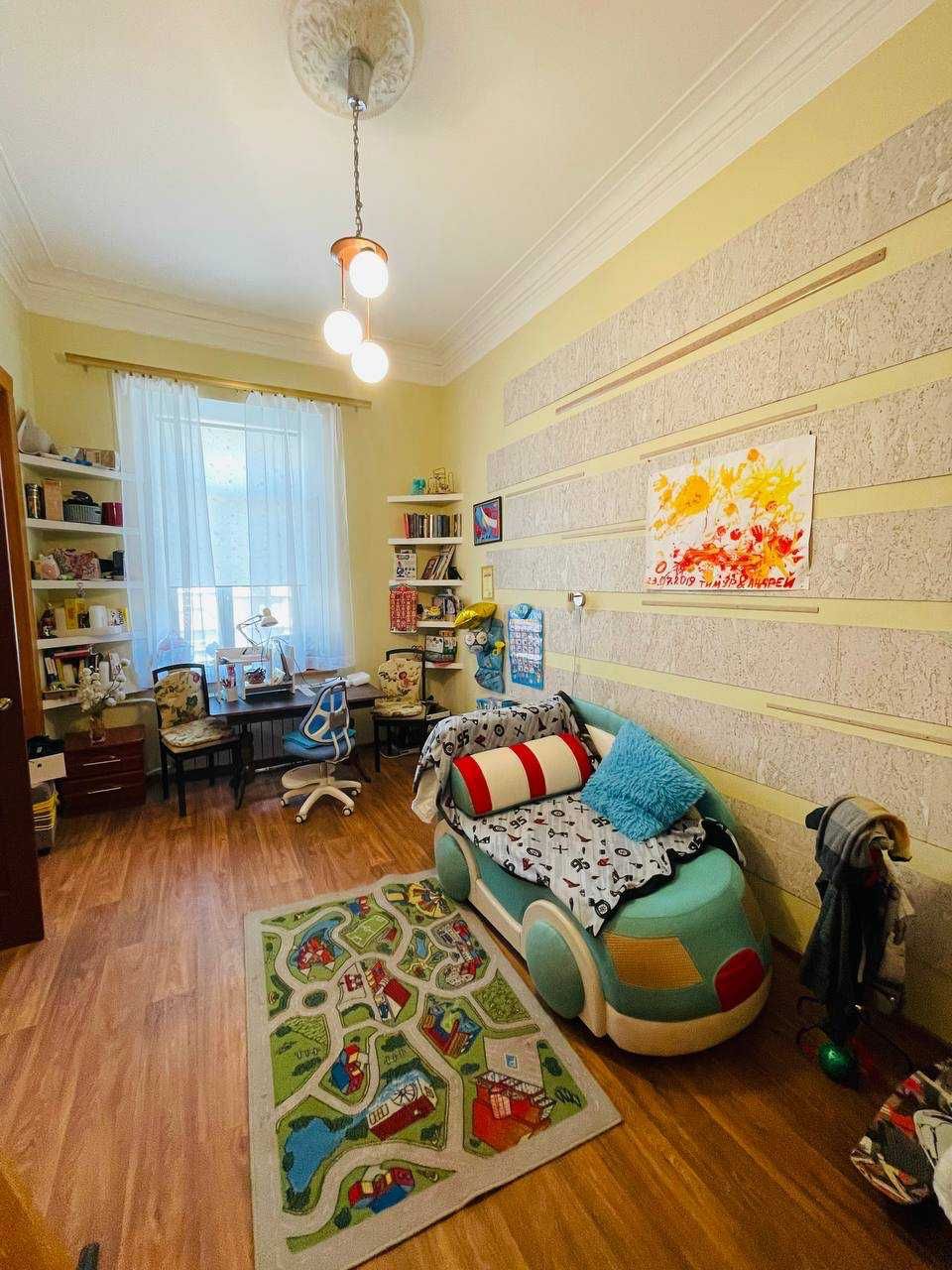 Продам 4-кімнатну квартиру в самому серці Одеси вул. Базарна!
