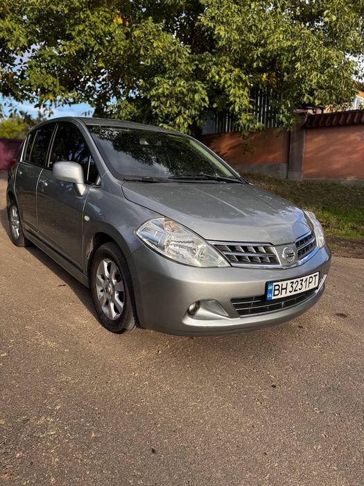 Продам нисан Тиида автомат 1.6