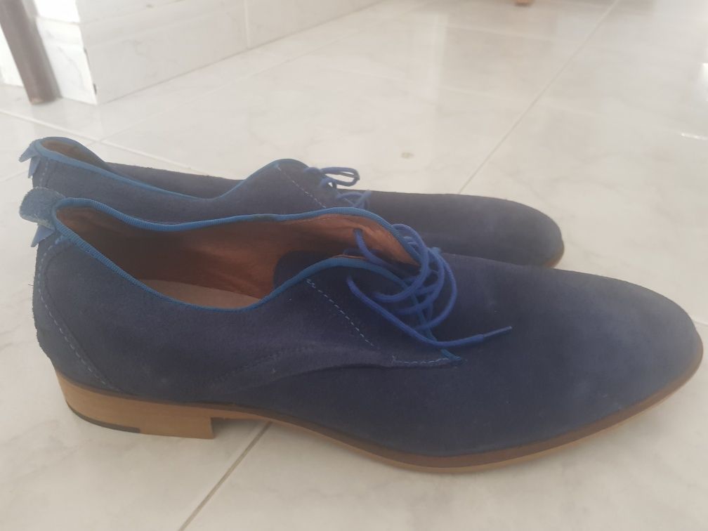 Sapatos de veludo azul novos