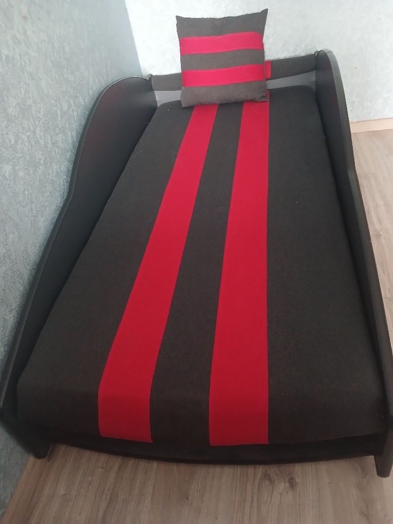 Ліжко дитяче у вигляді машинки