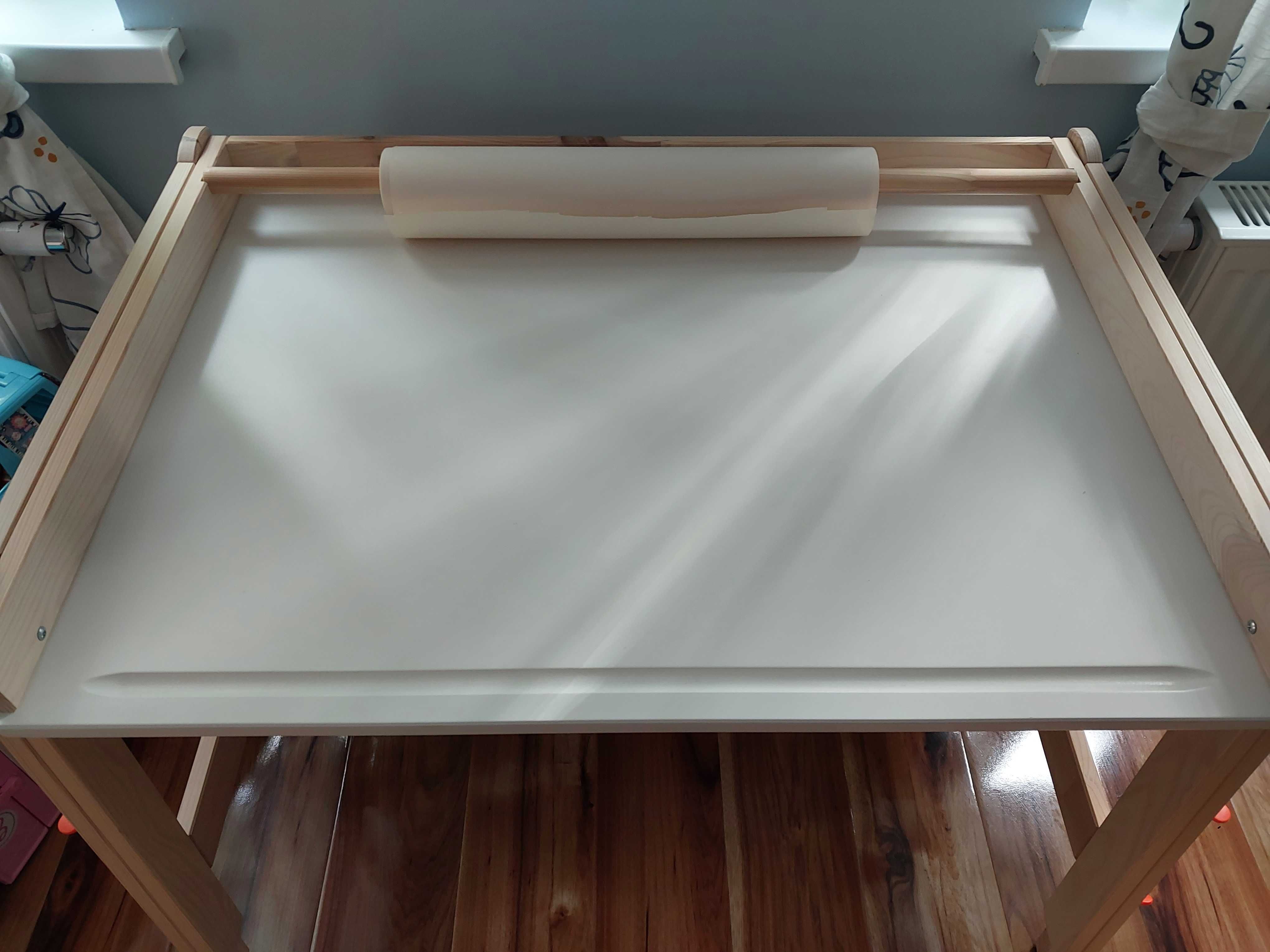 Biurko dla dziecka IKEA FLISAT z regulowaną wysokością.
