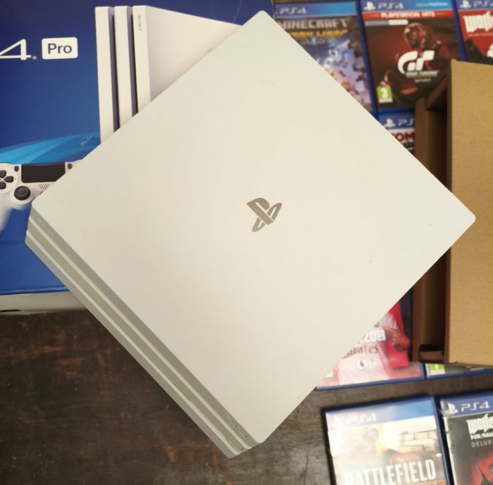 PS4 PRO biała 1TB + 2 pady + 14 gier. CUH-7116B