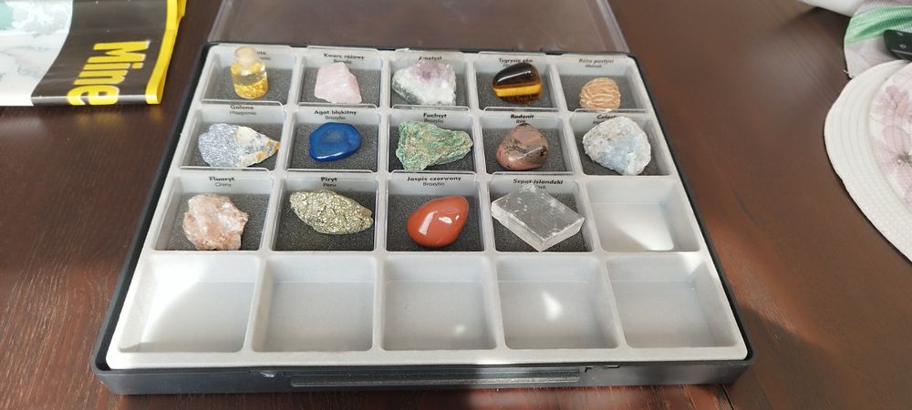 Kolekcja MINERAŁY ŚWIATA National Geographic + pudełko