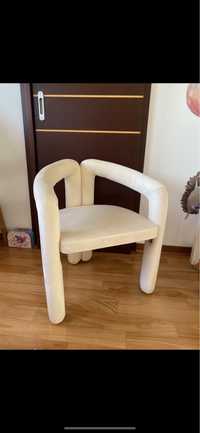 Fotel/krzesło o ciekawym kształcie