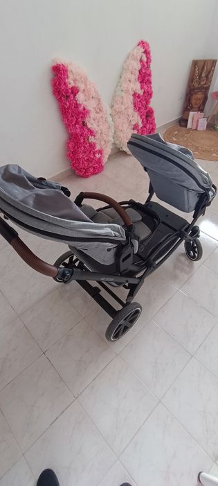 Carrinho bebé gêmeos