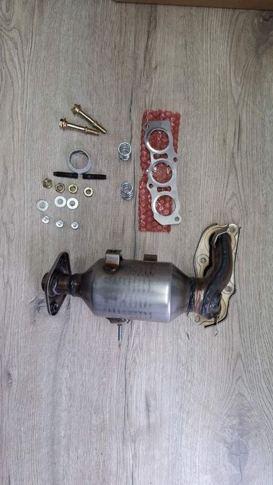 Катализатор каталізатор випускний колектор Peugeot 107 C1 Aygo Пежо