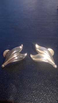 Продам серебряные сережки в форме листика