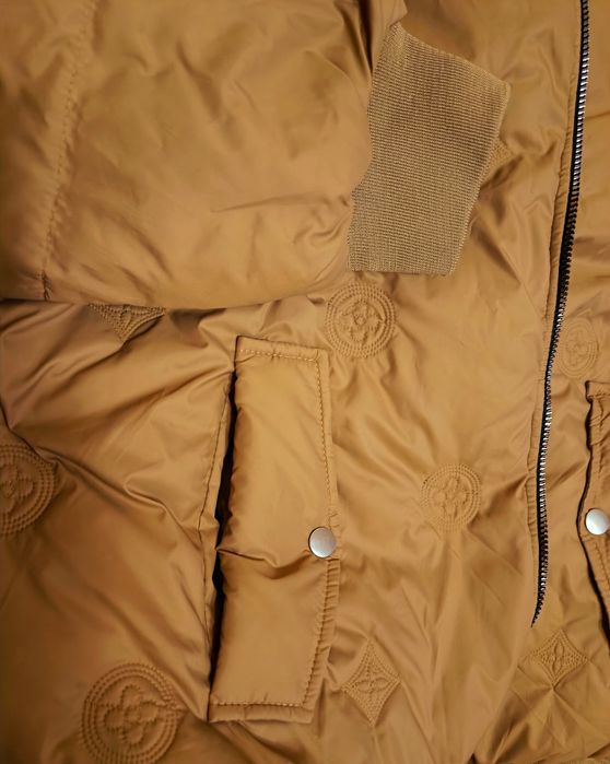 Бомбер колір карамель