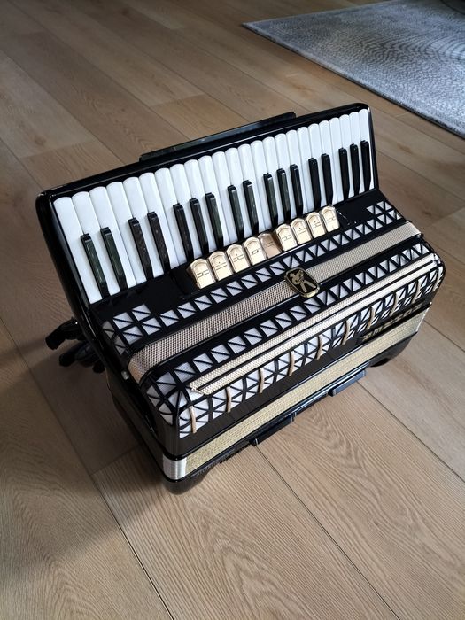 Akordeon Weltmeister Atlantic III N 120 basów 4 chòry po prostu NOWY