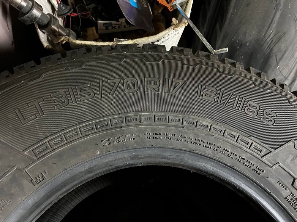 315/70 R17 Nokian