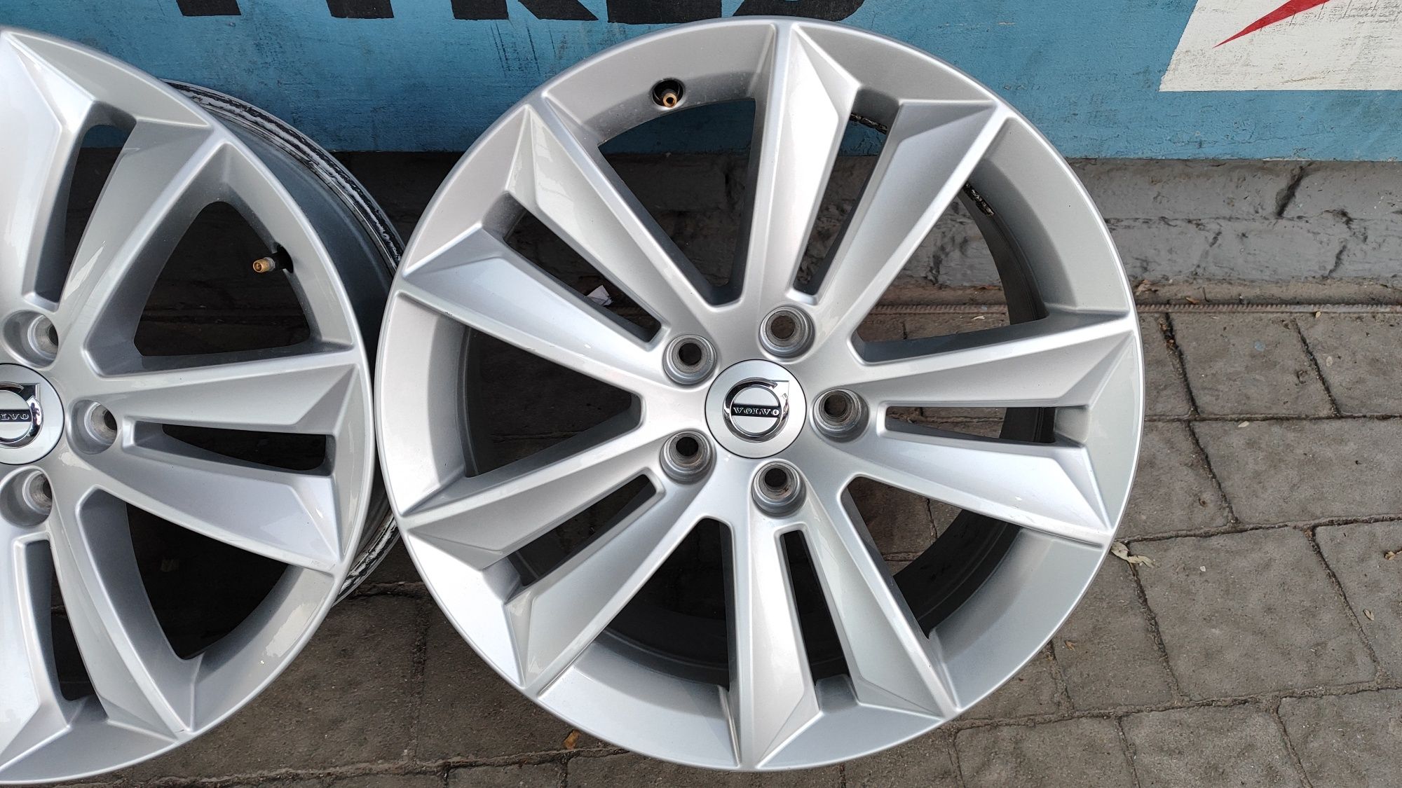 Диски оригінальні Volvo 5*108 R17 ET - 40.5