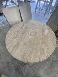Mesa circular em mármore