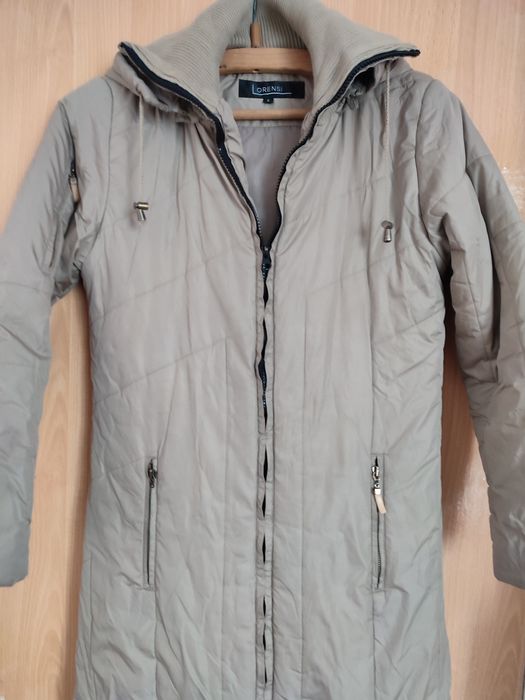 Жіноче пальто бежевого кольору