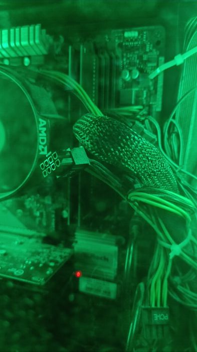 2*4 планки оперативной памяти DDR4. Цена за 2. Блок питания 500W