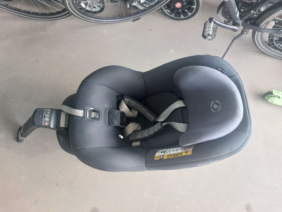 Sprzedam foteli maxi cosi plus dwie bazy