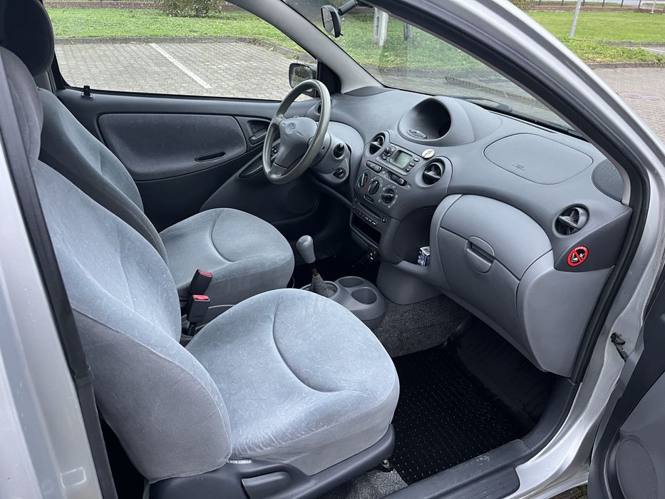Toyota Yaris 1.0 benzyna 2000r