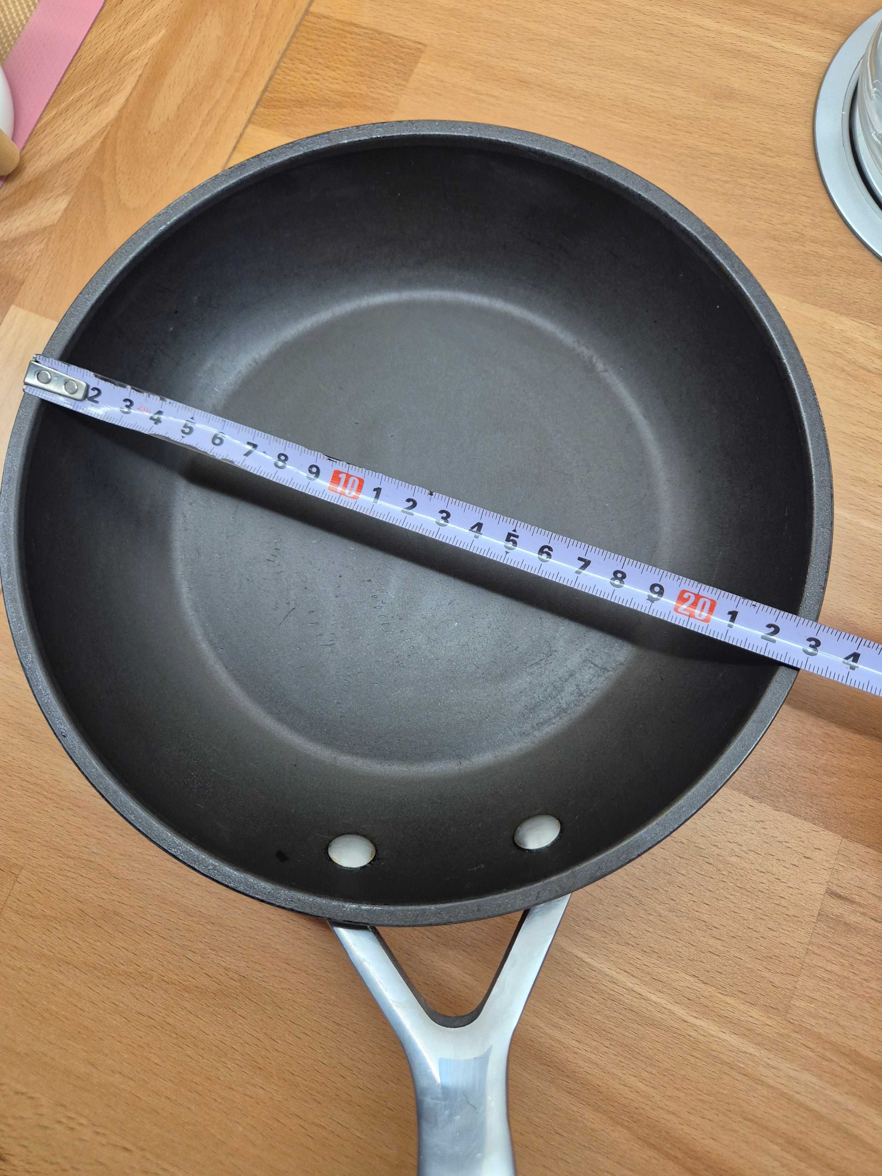 Patelnia nieprzywierająca Le Creuset 22 cm kuta