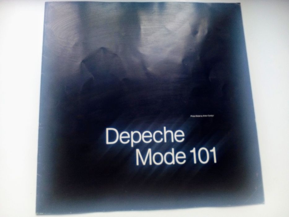 Capa do Vinil New Order e livro do vinil Depeche Mode
