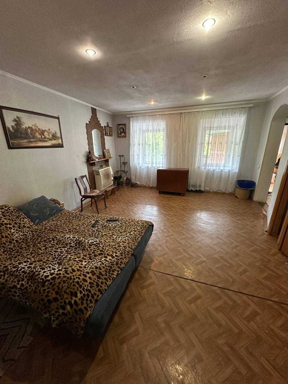 Продам 1\2 буд. Старе місто