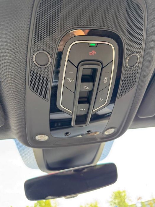 Авто Audi E-tron 55