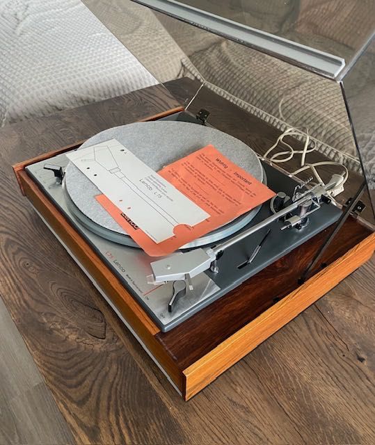 Gramofon Lenco L75