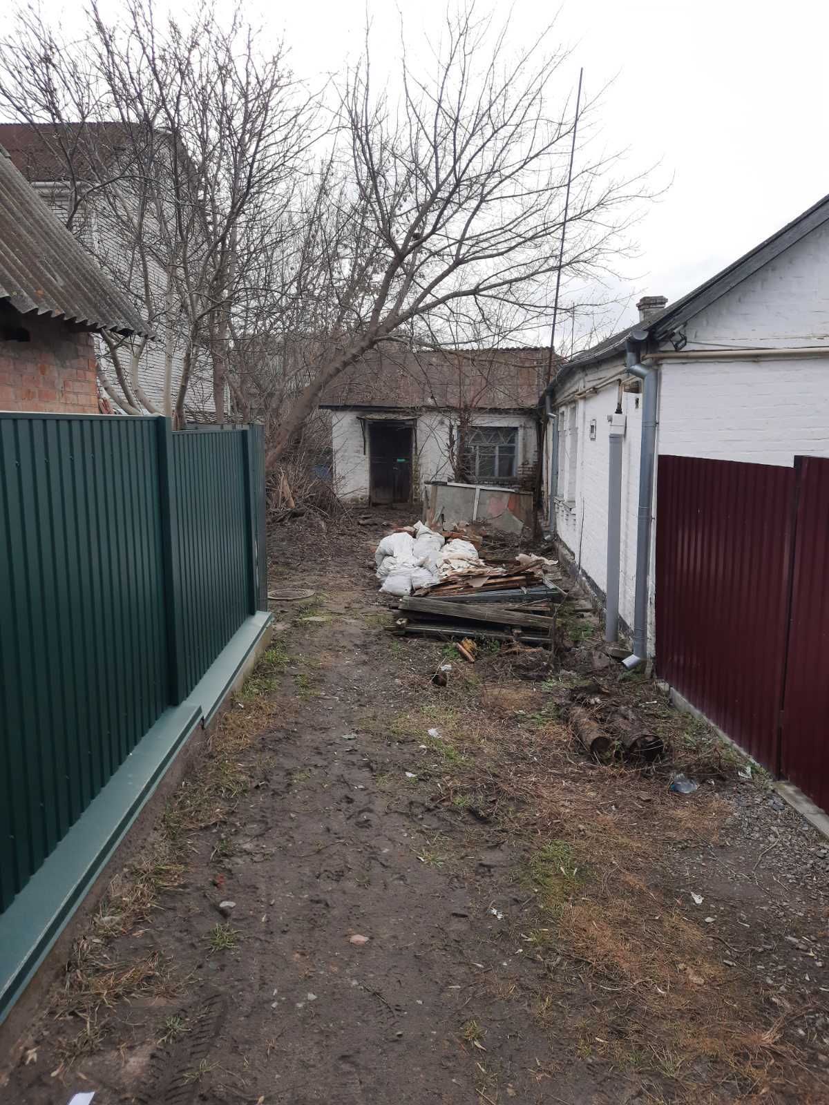 Продається частина будинку на 2 входи в центрі міста провулок Гоголя.