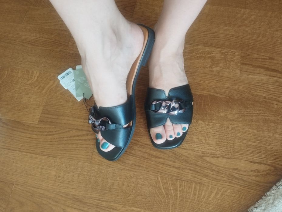 Польські чорні стильні шкіряні шльопанці Lasocki розмір 38 на 25.5см