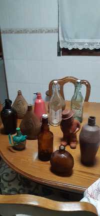 Barias garrafas antigas