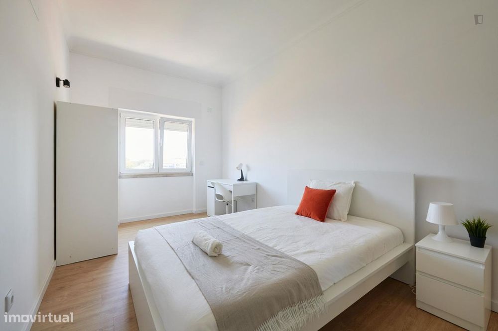 608777 - Suite com cama de casal em apartamento...