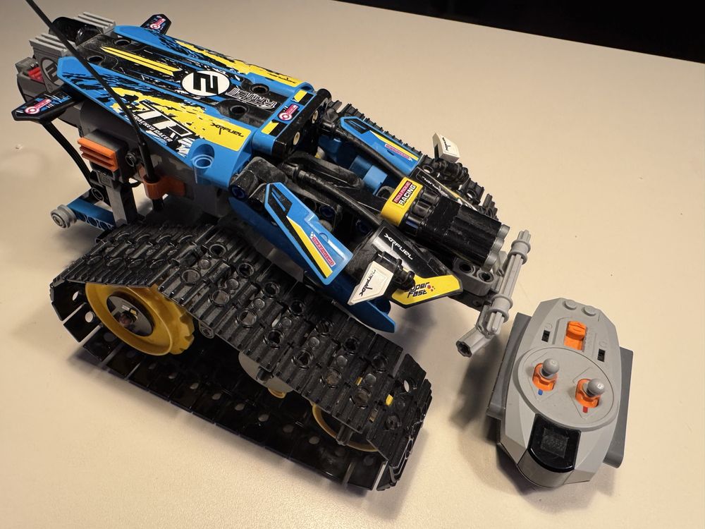 LEGO Technic 42095 Sterowana Wyścigówka Kaskaderska