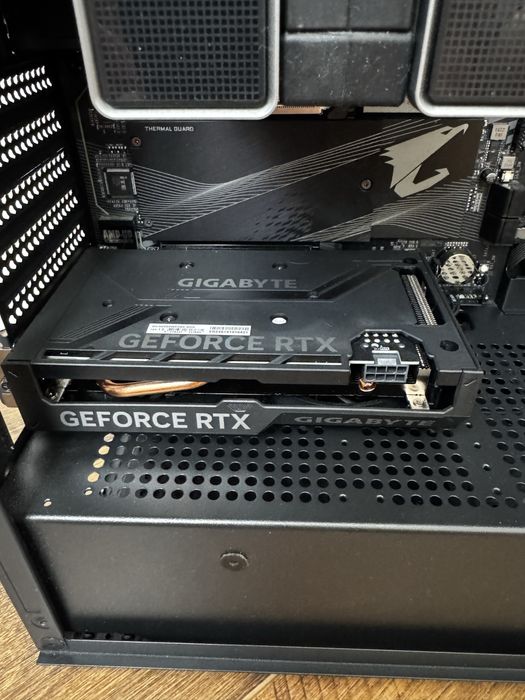 Продам видеокарту Gigabyte PCI-Ex GeForce RTX 4060 Windforce OC 8GB