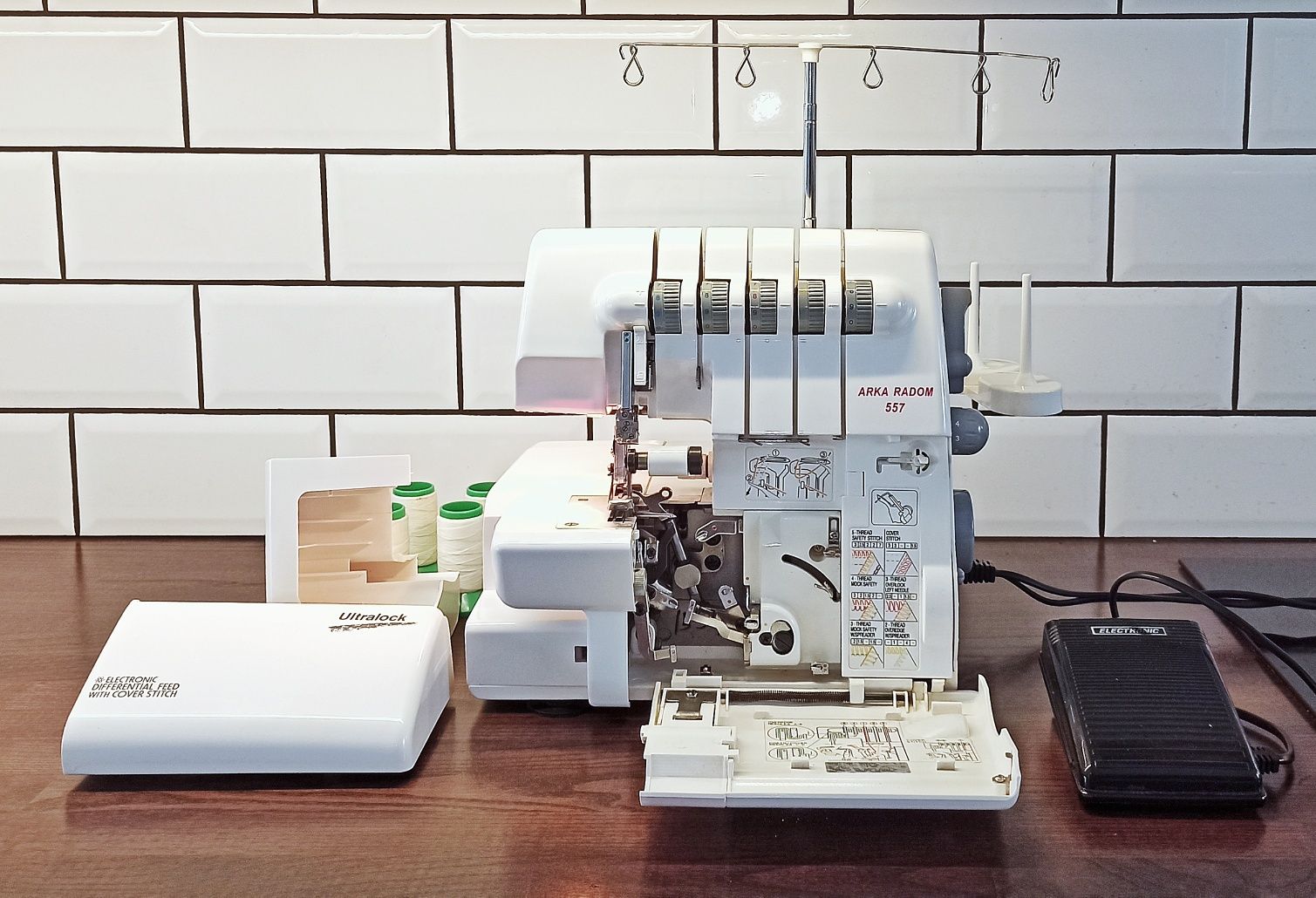 Overlock Arka Radom 557 5 nitkowy