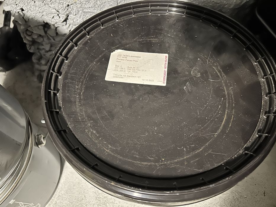 Farba  beckers fluger biała szara do metalu