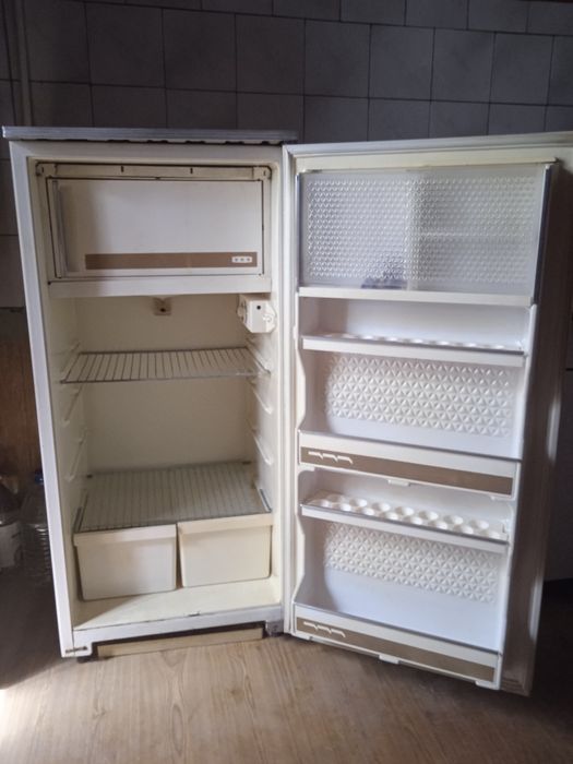 Продам . Холодильник Минск 12 Е