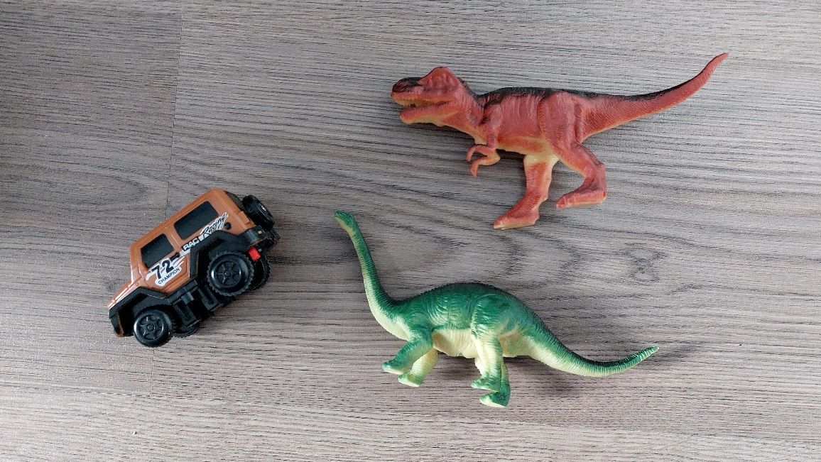 Dinotor, auto, dinozaury