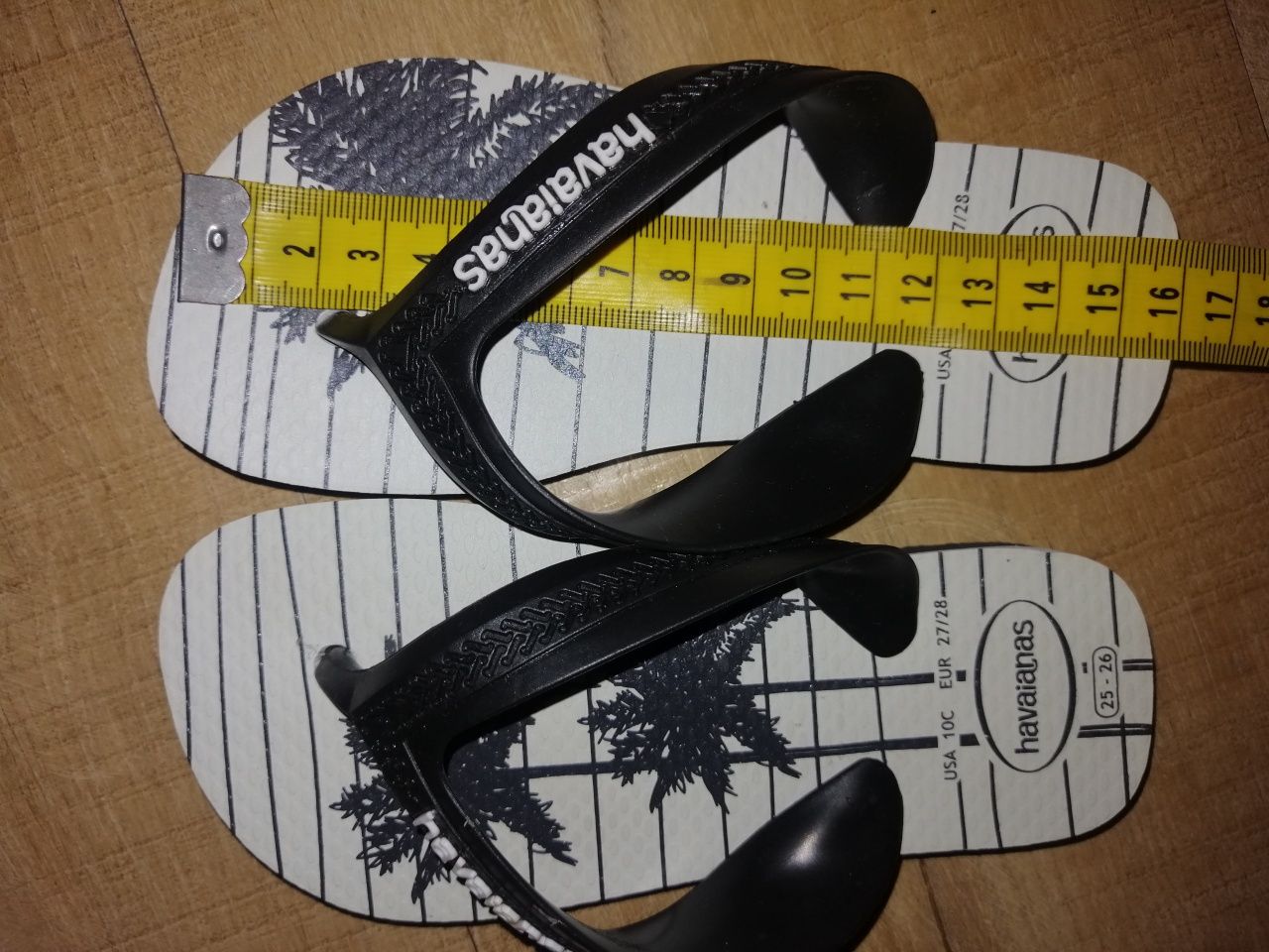 Japonki Havaianias Rozm. EUR 27-28 dl. 16 cm. Palmy. Czarno - białe.