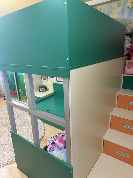 Дитяча кімната, меблі з двоповерховим ліжком