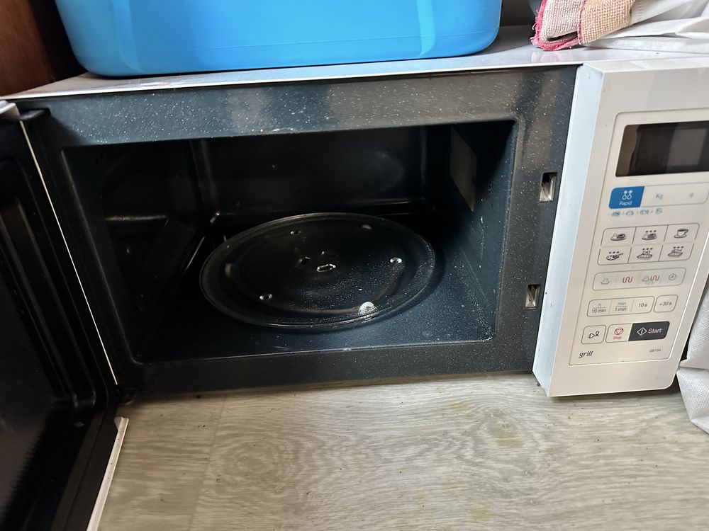 Mikrofalowka LG GE73A