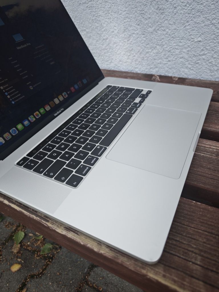 MacBook PRO A2141 I7 16gb ram  512gb 16 cali srebrny 190 cykli 2021