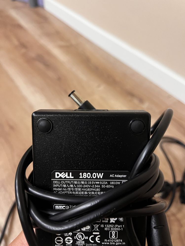 Stacja dokująca DELL WD19 + zasilacz 180w, stan idealny!