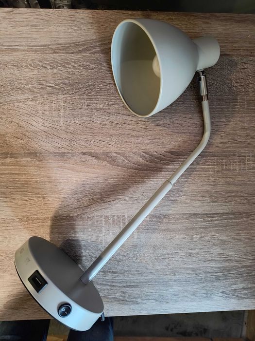 Lampka biurkowa z portem USB – mało używana