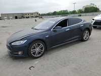 Tesla Model S 2015 року