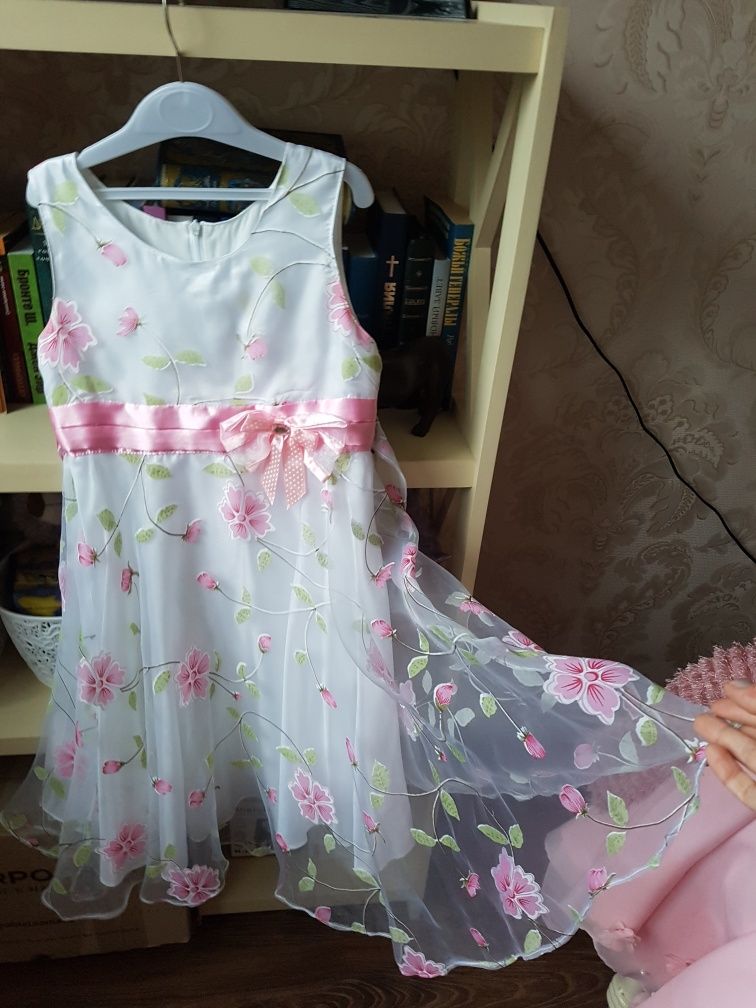 Сукня святкова на дівчинку 5-7 років