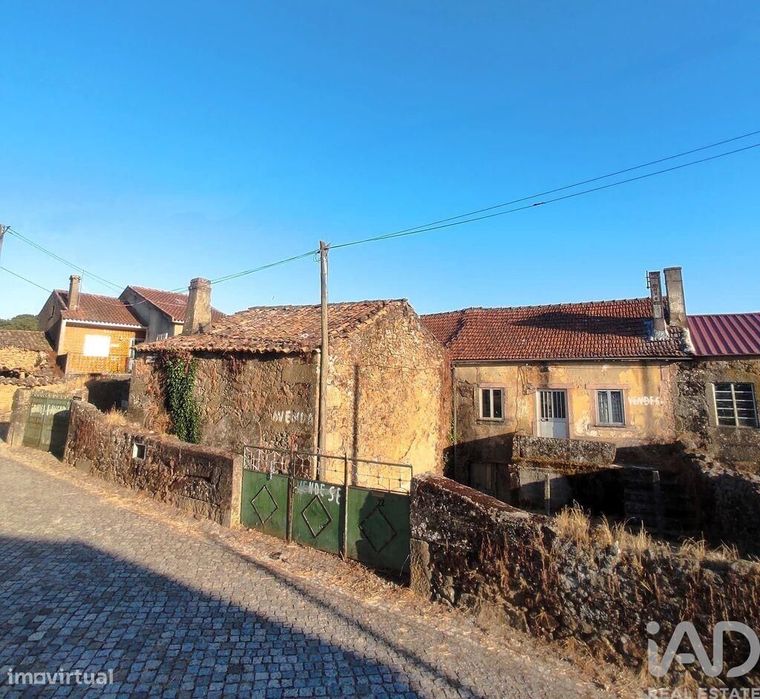 Casa de aldeia em Quadrazais de 117,00 m2