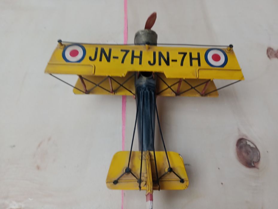 Metalowy retro samolot