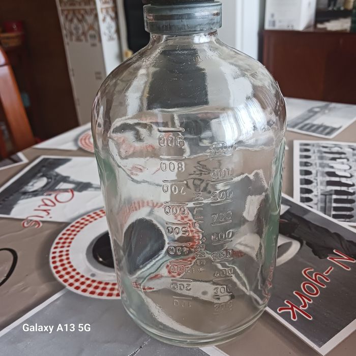 Frasco de vidro com medição