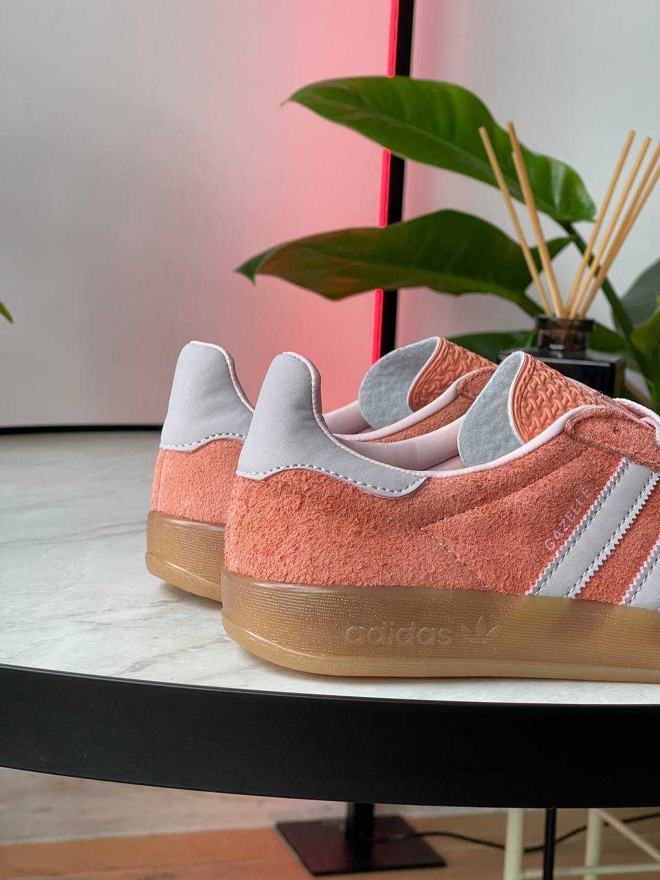 Нові кросівки Adidas Gazelle indoor