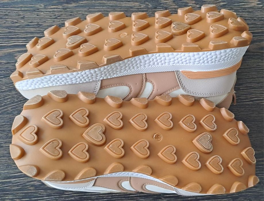 Buty sportowe damskie