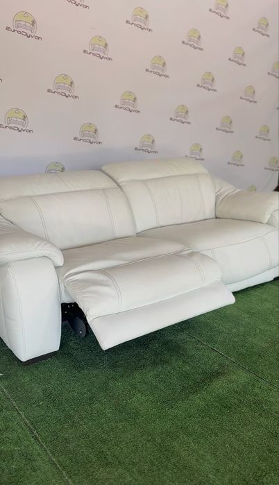 Стильний шкіряний диван електрореклайнер білий колір з Німеччини