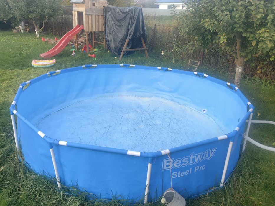 Duży basen stelażowy